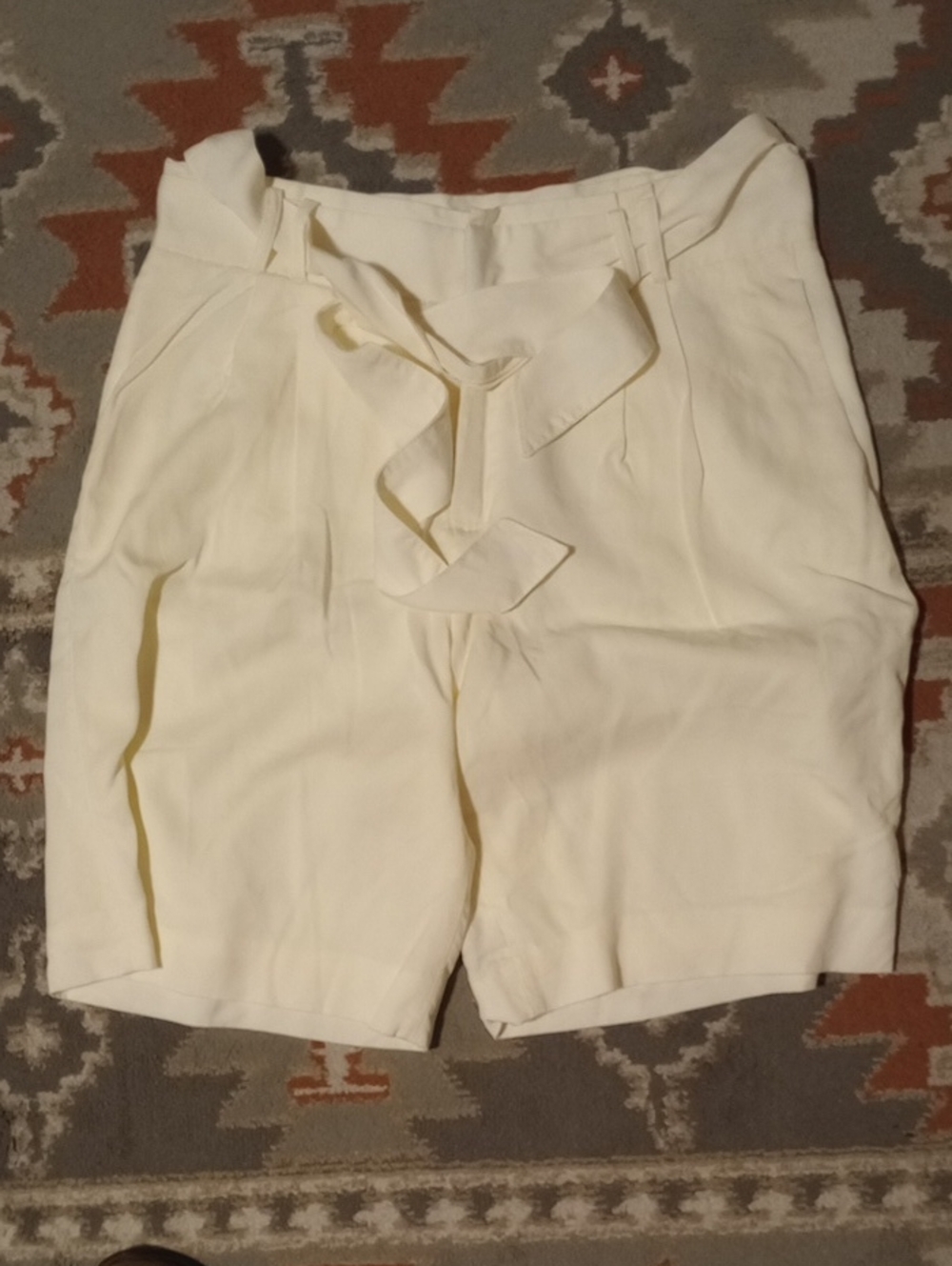 Banana Republic Avery Shorts High rise Womens size 12 Ivory Culottes